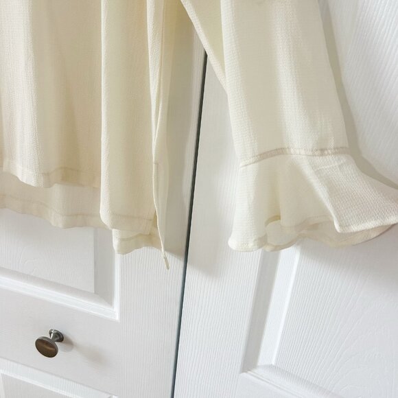 She + Sky Cream Keyhole Ruffle Sleeve Blouse Women’s Size Large - Picture 2 of 6